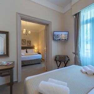 Deluxe Quadruple Room Square View